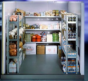 Interior de um armário frigorífico desmontável modelo DB4 da Arneg