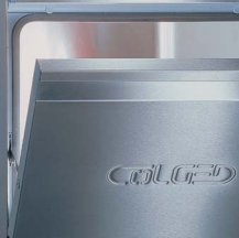 A máquina de lavar copos Gold GL 43 da Colged é discreta e silenciosa, graças à sua estrutura de parede dupla e porta balanceada.