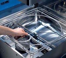 A máquina de lavar louça Gold GL 74 da Colged é ergonómica, com pormenores estudados para reduzirem o trabalho e o esforço.