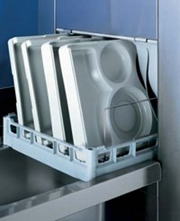 As máquinas de lavar louça Gold da Colged lavam tabuleiros com grande qualidade e eficiência