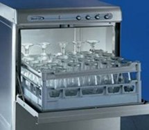 A máquina de lavar louça Steel 51, da Colged, é útil! Óptima para utilizar ainda como máquina de lavar copos.