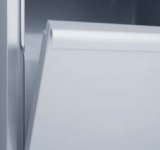 Detalhe da porta frontal da máquina de lavar utensílios e panelas TopTech 921 da Colged